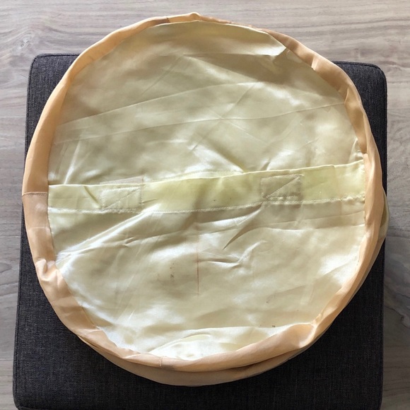 4 Decorative round throw pillows - Picture 7 of 8